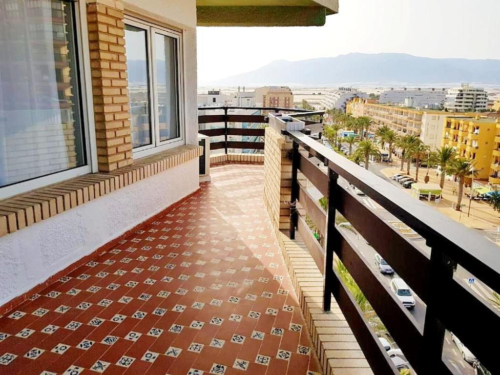 Apartamento Roquetas De Mar: Seafront Terrace with Pool & Parking Exterior photo